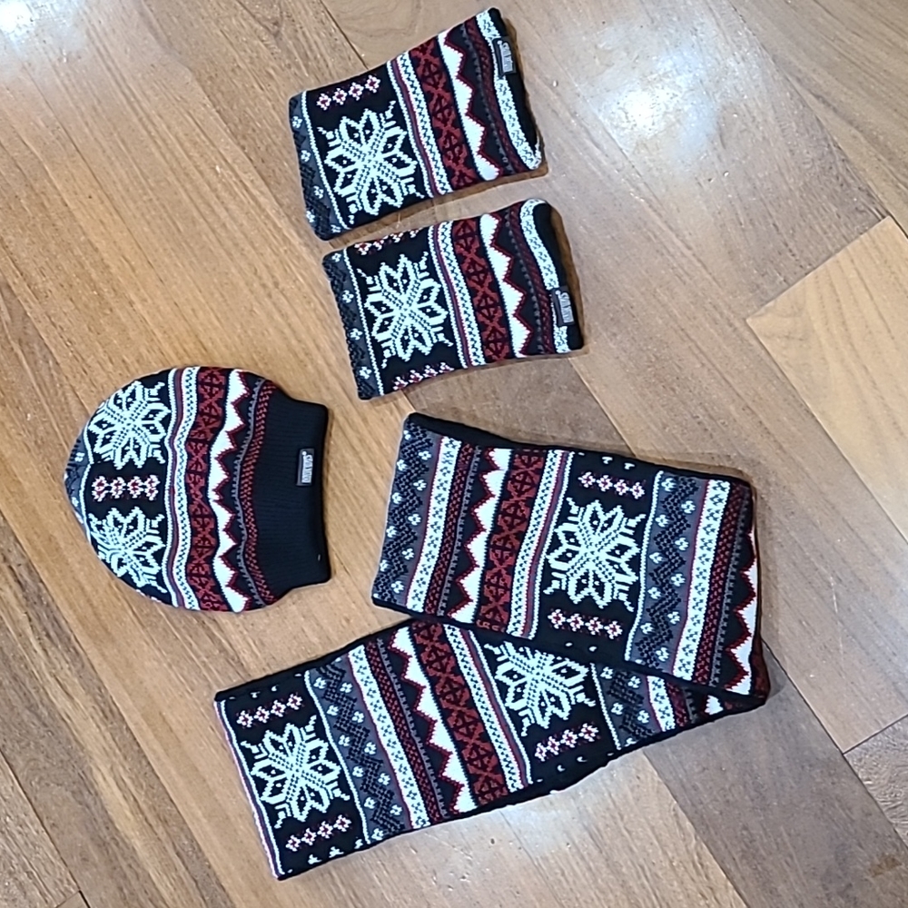 Muk Luks Winter Set